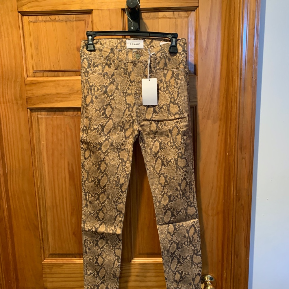 Frame Le High Skinny Crop In Coated Python Size 2… - image 2